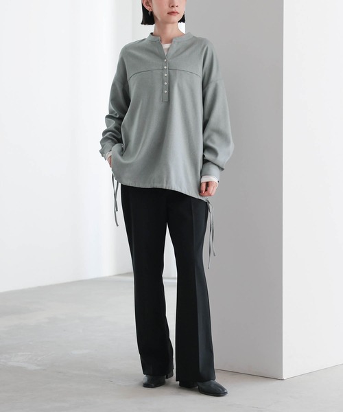 for/c(フォーシー)の「ドロストスキッパーブラウス【サスティナブル】(シャツ/ブラウス・レディース・ライトグレー/チャコール・M/L)」の14枚目の写真