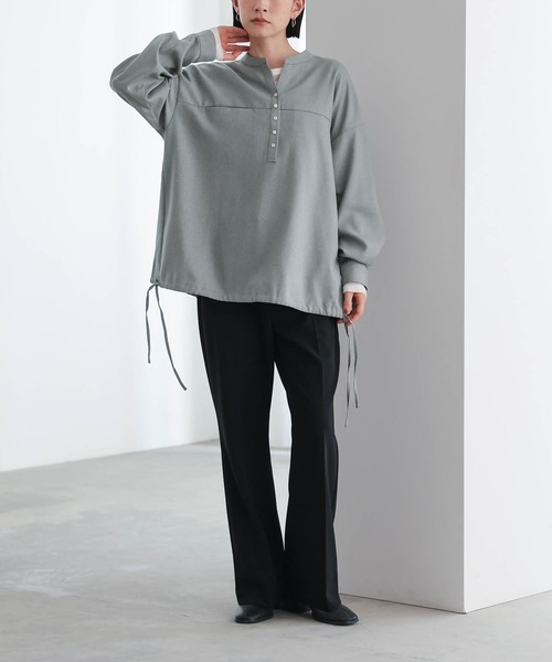 for/c(フォーシー)の「ドロストスキッパーブラウス【サスティナブル】(シャツ/ブラウス・レディース・ライトグレー/チャコール・M/L)」の15枚目の写真