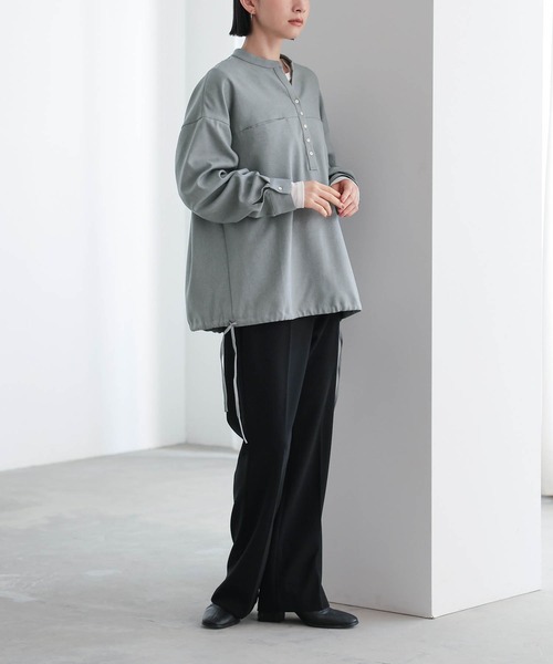 for/c(フォーシー)の「ドロストスキッパーブラウス【サスティナブル】(シャツ/ブラウス・レディース・ライトグレー/チャコール・M/L)」の4枚目の写真