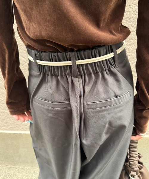 AIC.(エーアイシー)の「ワイドタックコクーンスラックスパンツ(その他パンツ・レディース・グレイッシュベージュ/ブラック/チャコールグレー・FREE)」の21枚目の写真