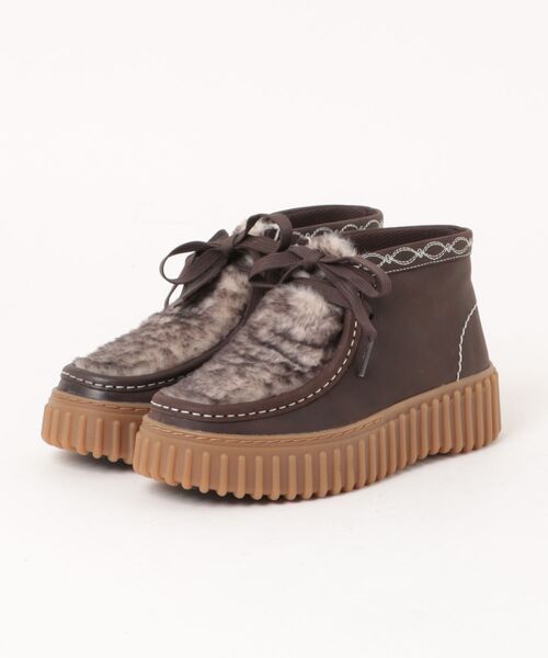 Clarks(クラークス)の「Clarks クラークス TORHILL MOSS【本革】レディースシューズ 厚底 ワラビ- ハイカット モカシン(トーヒルモス) 26327772 ダークブラウンインタレスト(モカシン/デッキシューズ・レディース・ダークブラウン・24.5cm/24.0cm/23.5cm/23.0cm/22.5cm)」の1枚目の写真