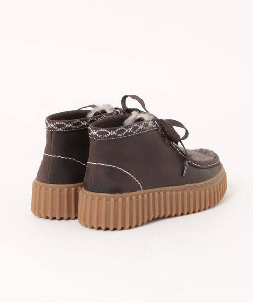 Clarks(クラークス)の「Clarks クラークス TORHILL MOSS【本革】レディースシューズ 厚底 ワラビ- ハイカット モカシン(トーヒルモス) 26327772 ダークブラウンインタレスト(モカシン/デッキシューズ・レディース・ダークブラウン・24.5cm/24.0cm/23.5cm/23.0cm/22.5cm)」の2枚目の写真