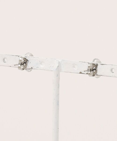 tone(トーン)の「【popochi】小粒 ピアス レジン シンプル 大人 上品 ミニピアス 軽量 デイリー キラキラ(MA)(ピアス(両耳用)・レディース・シルバー・FREE)」の2枚目の写真