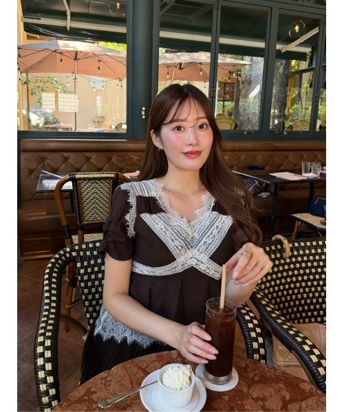 Her lip to（ハーリップトゥー）の「Giulia Lace Pleated Dress（ワンピース・レディース・ブラウン系・S/M）」の9枚目の写真