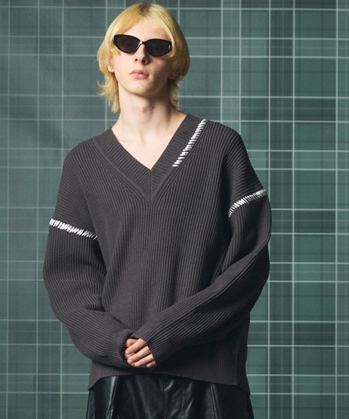 MAISON SPECIAL(メゾンスペシャル)の「《UNISEX》ハンドステッチプライムオーバーVネックニット/Hand Stitch Prime-Over V-neck Knit Tops【MAISON SPECIAL/メゾンスペシャル】(ニット/セーター・メンズ・ブルー/チャコールグレー/ブラック/ダークパープル・0/1/2)」の1枚目の写真