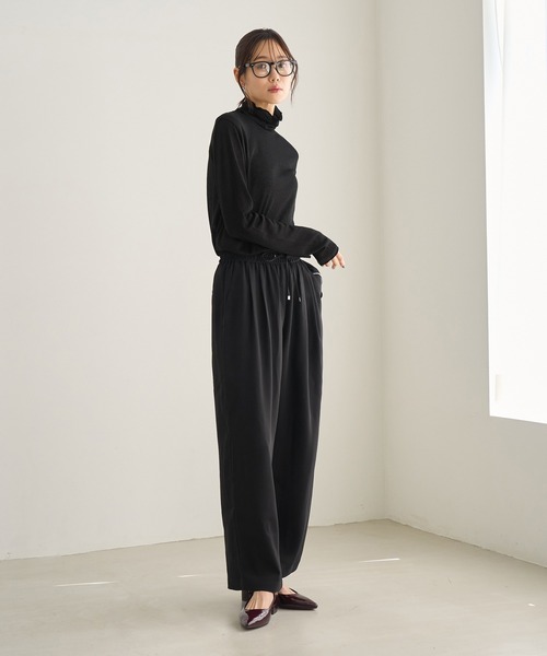 ROPE' PICNIC(ロペピクニック)の「ラメシアーリブタートルトップス(Tシャツ/カットソー・レディース・ブラック/ホワイト・FREE)」の3枚目の写真