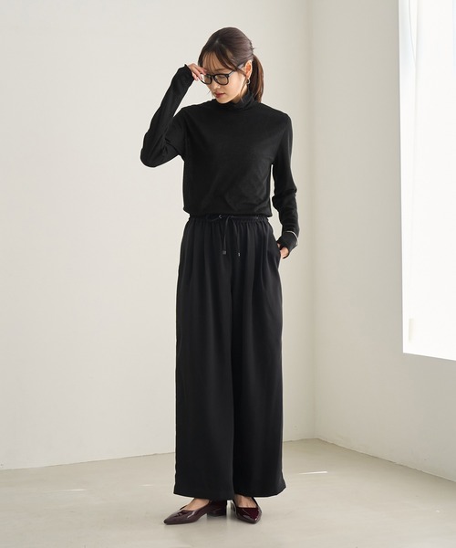 ROPE' PICNIC(ロペピクニック)の「ラメシアーリブタートルトップス(Tシャツ/カットソー・レディース・ブラック/ホワイト・FREE)」の4枚目の写真