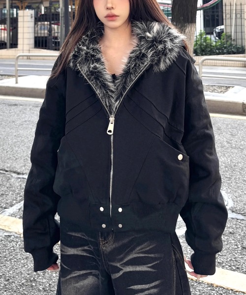 SHEENA(シーナ)の「ボリュームファージップアップブルゾン(ブルゾン・レディース・アイボリー/ブラック・M)」の3枚目の写真