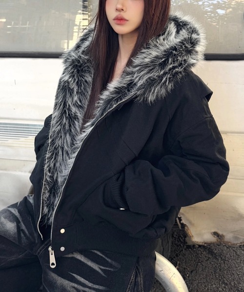 SHEENA(シーナ)の「ボリュームファージップアップブルゾン(ブルゾン・レディース・アイボリー/ブラック・M)」の6枚目の写真