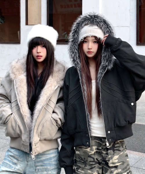 SHEENA(シーナ)の「ボリュームファージップアップブルゾン(ブルゾン・レディース・アイボリー/ブラック・M)」の15枚目の写真