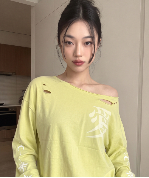 GRAVER（グレーバー）の「[WOMAN]LUV ダメージ ワンショルダー ロングスリーブ_2color（Tシャツ/カットソー・レディース・チャコール/イエロー・FREE）」の7枚目の写真
