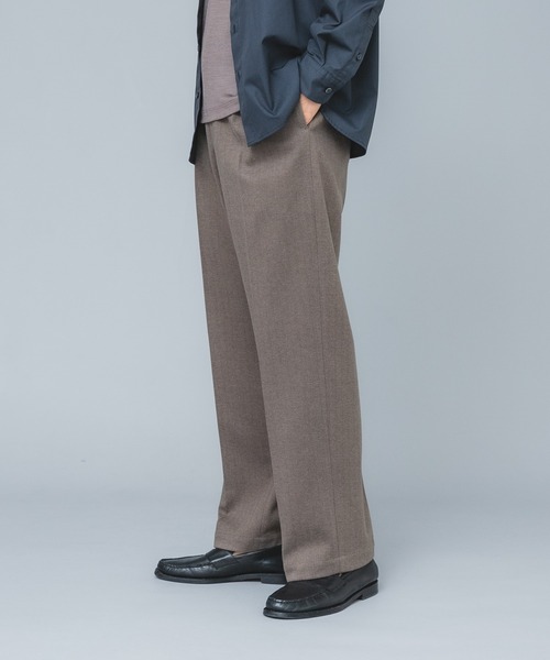 URBAN RESEARCH ROSSO MEN(アーバンリサーチロッソメン)の「『XLサイズあり』ストレッチヘリンボーン1タックワイドスラックス(スラックス・メンズ・アイボリー/ベージュ系その他/チャコールグレー・MEDIUM/LARGE/X-LARGE)」の4枚目の写真