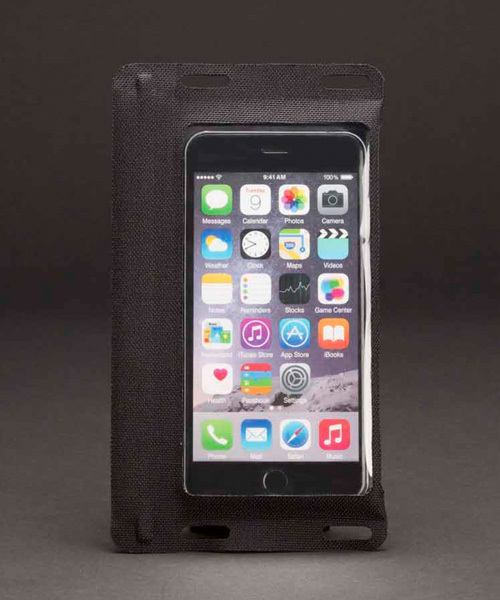 ROOT CO.（ルート）の「ROOT CO. スマホ 防水ケース 完全防水 IPX8 Water Proof Shell. /Smart Phone（スマホケース/カバー・メンズ・ブラック/ワイン/カーキ/ダークブラウン/ネイビー/ベージュ・FREE）」の2枚目の写真