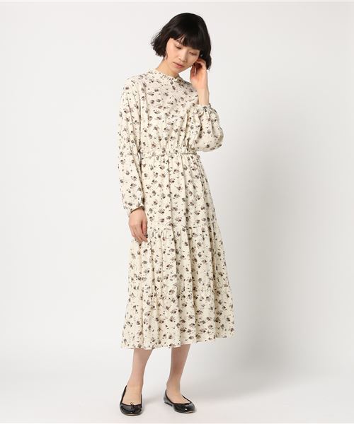 archives（アルシーヴ）の「袖シャーリングティアードワンピース（ワンピース・レディース・ネイビー/オフホワイト/キャメル・MEDIUM）」の2枚目の写真