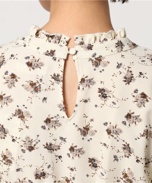 archives（アルシーヴ）の「袖シャーリングティアードワンピース（ワンピース・レディース・ネイビー/オフホワイト/キャメル・MEDIUM）」の4枚目の写真