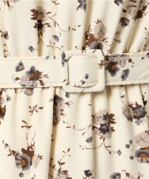 archives（アルシーヴ）の「袖シャーリングティアードワンピース（ワンピース・レディース・ネイビー/オフホワイト/キャメル・MEDIUM）」の6枚目の写真