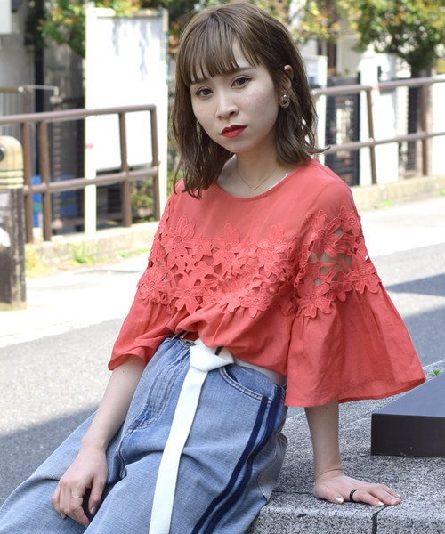 w closet（ダブルクローゼット）の「異素材レース付きシフォンブラウス（シャツ/ブラウス・レディース・オフホワイト/ブラック/オレンジ・FREE）」の3枚目の写真