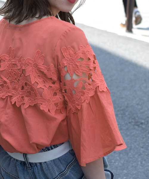 w closet（ダブルクローゼット）の「異素材レース付きシフォンブラウス（シャツ/ブラウス・レディース・オフホワイト/ブラック/オレンジ・FREE）」の16枚目の写真