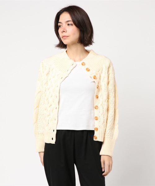 flower(フラワー)の「チャーミングケーブルニット(ニット/セーター・レディース・ホワイト/ブラック/ベージュ・FREE)」の1枚目の写真