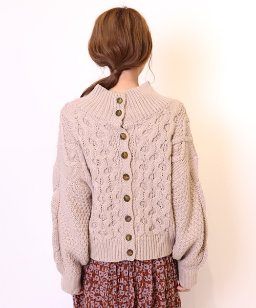 flower(フラワー)の「チャーミングケーブルニット(ニット/セーター・レディース・ホワイト/ブラック/ベージュ・FREE)」の7枚目の写真