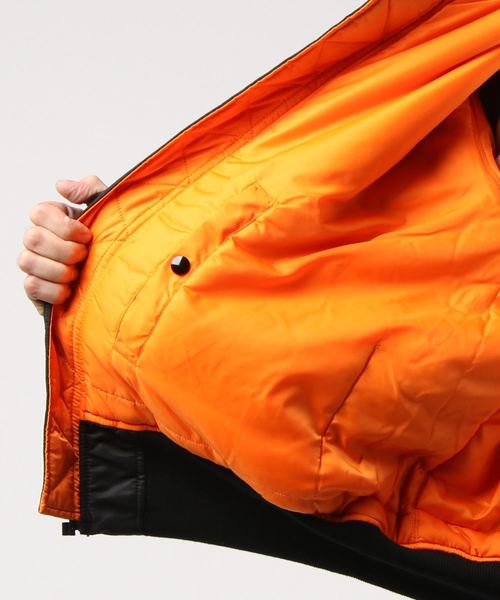 Alpha Industries（アルファインダストリーズ）の「Alpha Industries アルファ インダストリーズ / ビッグシルエット MA-1 ミリタリージャケット J.SPEC / 20004（MA-1・メンズ・ブラック/オリーブ・3L/4L）」の4枚目の写真