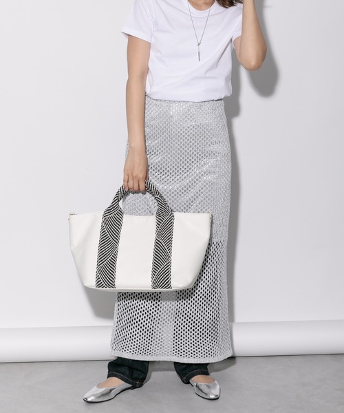 BASE(ベース)の「ラメ入りテープハンドルトートバッグ(トートバッグ・レディース・ブラック/シルバー/アイボリー/ブルー/ベージュ・FREE)」の18枚目の写真