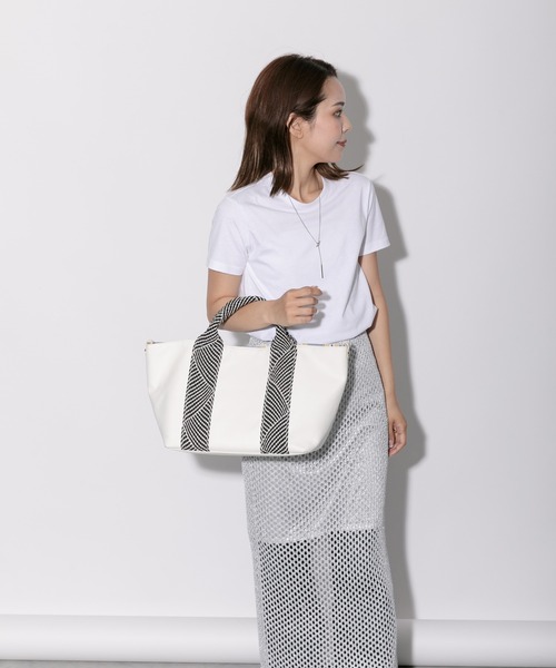 BASE(ベース)の「ラメ入りテープハンドルトートバッグ(トートバッグ・レディース・ブラック/シルバー/アイボリー/ブルー/ベージュ・FREE)」の17枚目の写真