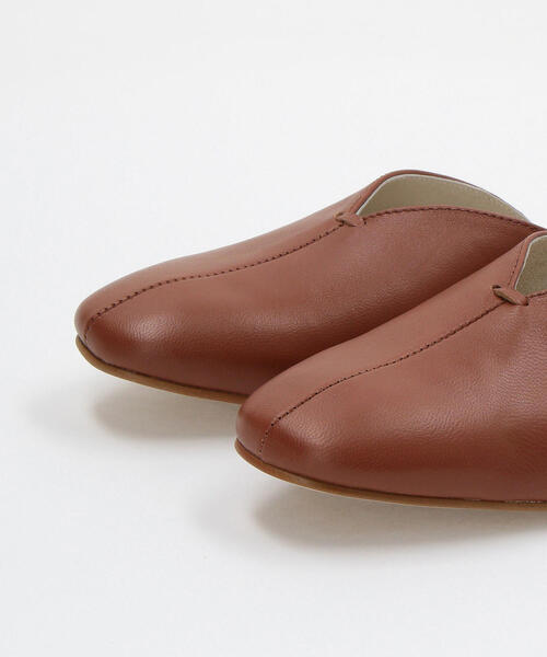 BEAUTY&YOUTH UNITED ARROWS(ビューティーアンドユースユナイテッドアローズ)の「<FAEDA>Vカットスライダーミュール о(サンダル・レディース・オフホワイト/ブラウン/ブラック・38/39/36/37)」の7枚目の写真