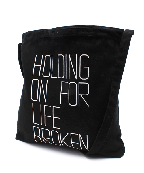 WEGO（ウィゴー）の「WEGO/ペンシルロゴキャンバスショルダーバッグ（ショルダーバッグ・メンズ・ホワイト/ブラック・FREE）」の5枚目の写真