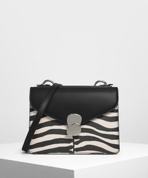 CHARLES & KEITH | メタルディテール フロントフラップバッグ / Metal Detail Front Flap Bag(ショルダーバッグ)