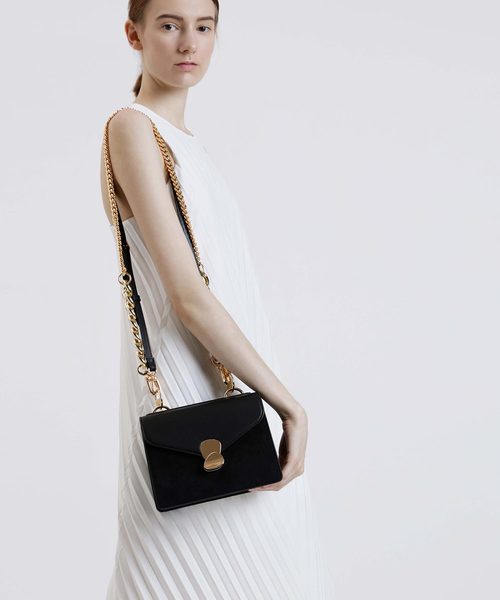 CHARLES & KEITH（チャールズ & キース）の「メタルディテール フロントフラップバッグ / Metal Detail Front Flap Bag（ショルダーバッグ・レディース・ブラック/レッド/ピンク/イエロー/マルチ・S）」の11枚目の写真