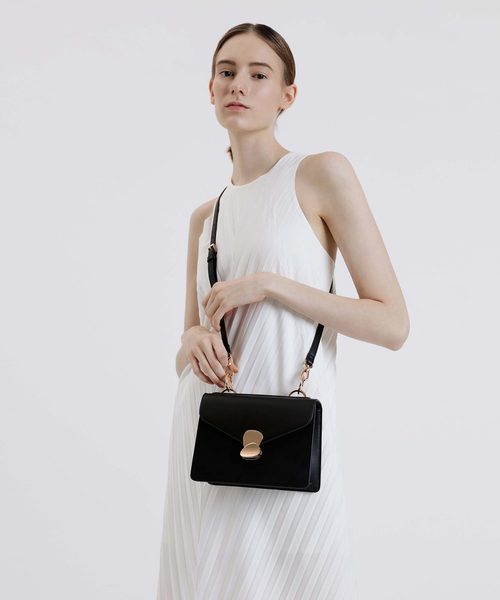CHARLES & KEITH（チャールズ & キース）の「メタルディテール フロントフラップバッグ / Metal Detail Front Flap Bag（ショルダーバッグ・レディース・ブラック/レッド/ピンク/イエロー/マルチ・S）」の20枚目の写真