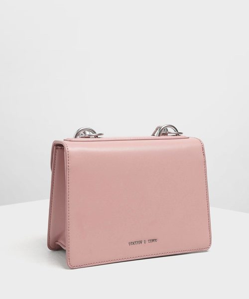 CHARLES & KEITH（チャールズ & キース）の「メタルディテール フロントフラップバッグ / Metal Detail Front Flap Bag（ショルダーバッグ・レディース・ブラック/レッド/ピンク/イエロー/マルチ・S）」の21枚目の写真