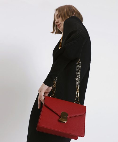 CHARLES & KEITH（チャールズ & キース）の「メタルディテール フロントフラップバッグ / Metal Detail Front Flap Bag（ショルダーバッグ・レディース・ブラック/レッド/ピンク/イエロー/マルチ・S）」の10枚目の写真