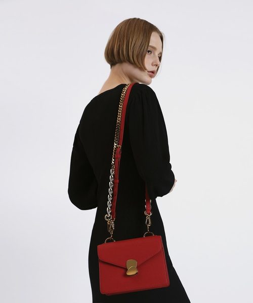 CHARLES & KEITH（チャールズ & キース）の「メタルディテール フロントフラップバッグ / Metal Detail Front Flap Bag（ショルダーバッグ・レディース・ブラック/レッド/ピンク/イエロー/マルチ・S）」の19枚目の写真