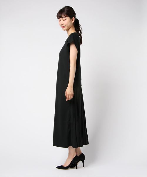 meJane（ミージェーン）の「ミニ裏毛/バックプリーツ半袖ワンピース（ワンピース・レディース・ブラック/モカ・フリー）」の3枚目の写真