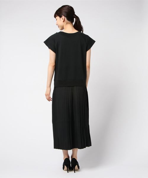 meJane（ミージェーン）の「ミニ裏毛/バックプリーツ半袖ワンピース（ワンピース・レディース・ブラック/モカ・フリー）」の4枚目の写真