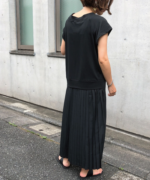 meJane（ミージェーン）の「ミニ裏毛/バックプリーツ半袖ワンピース（ワンピース・レディース・ブラック/モカ・フリー）」の8枚目の写真