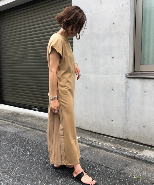 meJane（ミージェーン）の「ミニ裏毛/バックプリーツ半袖ワンピース（ワンピース・レディース・ブラック/モカ・フリー）」の16枚目の写真