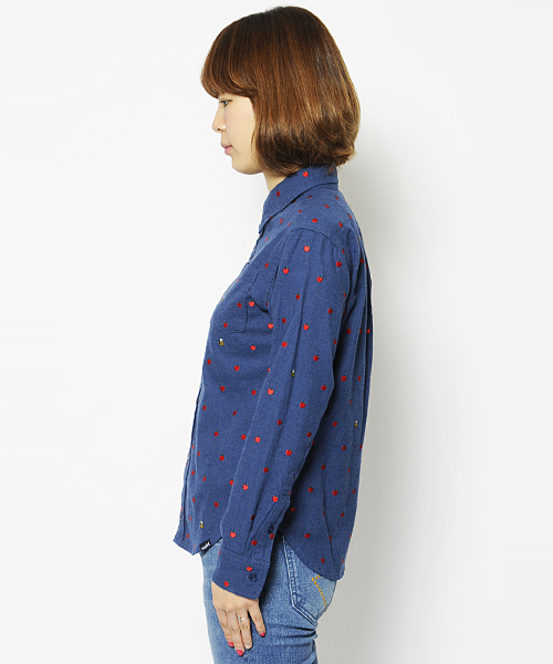 X-girl（エックスガール）の「APPLE EMBROIDERY SHIRT（シャツ/ブラウス・レディース・ホワイト/ブラック/ブルー・2/1）」の4枚目の写真