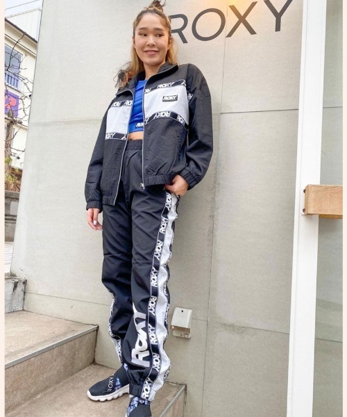 ROXY(ロキシー)の「SHUFFLE STAND/ロキシー ナイロンジャケット ブルゾン フィットネス ジム ヨガ ランニング(ブルゾン・レディース・ホワイト/ブラック・LARGE/SMALL/MEDIUM)」の3枚目の写真