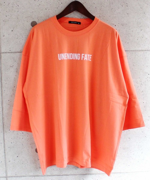 SHISKY(シスキー)の「ビッグシルエット プリント クルーネック 7分袖 Tシャツ カットソー(Tシャツ/カットソー・メンズ・ブラック/ベージュ/オフホワイト/ミント/モカ/チャコール/ホワイト系/ベージュ系/オレンジ系・M/L/XL)」の1枚目の写真
