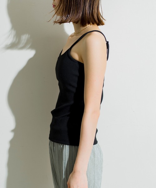 prose verse(プロズヴェール)の「《WEB限定》バックオープンカップ付きキャミソール(キャミソール・レディース・ブラック/オフホワイト/モカ・フリ-)」の4枚目の写真