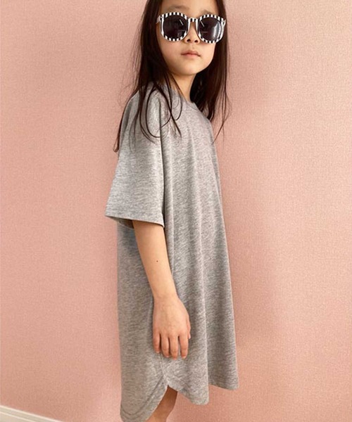 THE CASUAL(カジュアル)の「ビッグシルエット無地ワンピース ロング丈Tシャツ キッズ(ワンピース・キッズ・ミント/ラベンダー/ブラック/杢グレー/ネイビー/チャコール/ベージュ/モカ/カーキ/オフホワイト・160cm/140cm/130cm/120cm/150cm/110cm)」の12枚目の写真