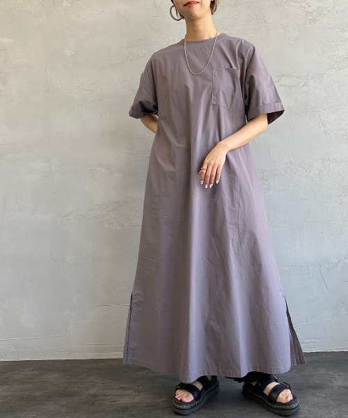 UNIVERSAL OVERALL（ユニバーサルオーバーオール）の「[UNIVERSAL OVERALL/ユニバーサルオーバーオール] 別注 マキシ丈素材切り替えワンピース（ワンピース・レディース・ブラック/ライトカーキ/チャコール・F）」の2枚目の写真