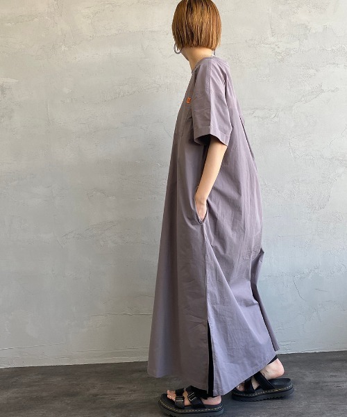 UNIVERSAL OVERALL（ユニバーサルオーバーオール）の「[UNIVERSAL OVERALL/ユニバーサルオーバーオール] 別注 マキシ丈素材切り替えワンピース（ワンピース・レディース・ブラック/ライトカーキ/チャコール・F）」の21枚目の写真
