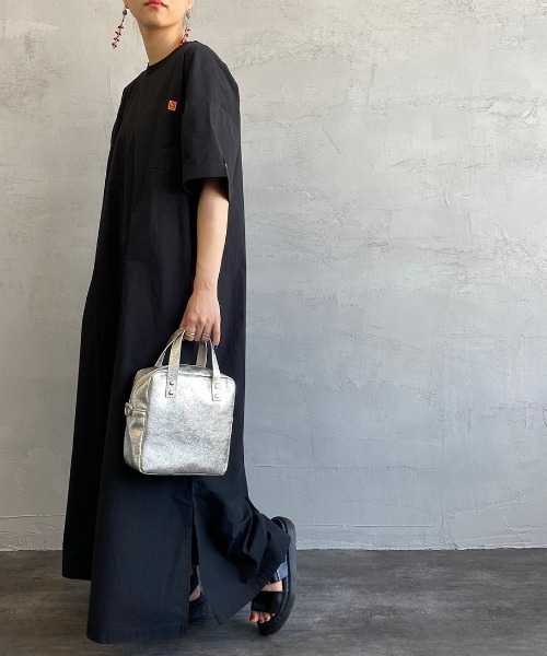 UNIVERSAL OVERALL（ユニバーサルオーバーオール）の「[UNIVERSAL OVERALL/ユニバーサルオーバーオール] 別注 マキシ丈素材切り替えワンピース（ワンピース・レディース・ブラック/ライトカーキ/チャコール・F）」の12枚目の写真