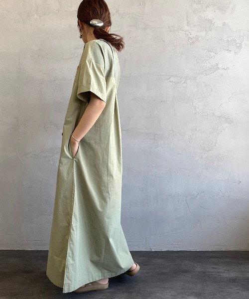 UNIVERSAL OVERALL（ユニバーサルオーバーオール）の「[UNIVERSAL OVERALL/ユニバーサルオーバーオール] 別注 マキシ丈素材切り替えワンピース（ワンピース・レディース・ブラック/ライトカーキ/チャコール・F）」の6枚目の写真