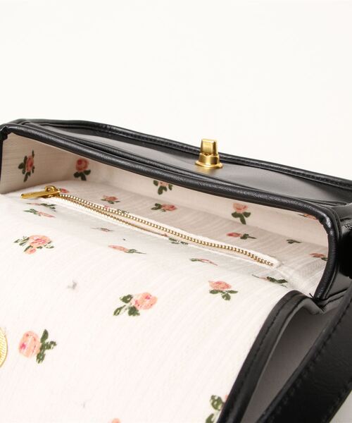 JUMELLE（ジュメロ）の「ブラックフラワーバッグ（ショルダーバッグ・レディース・A・FREE）」の4枚目の写真
