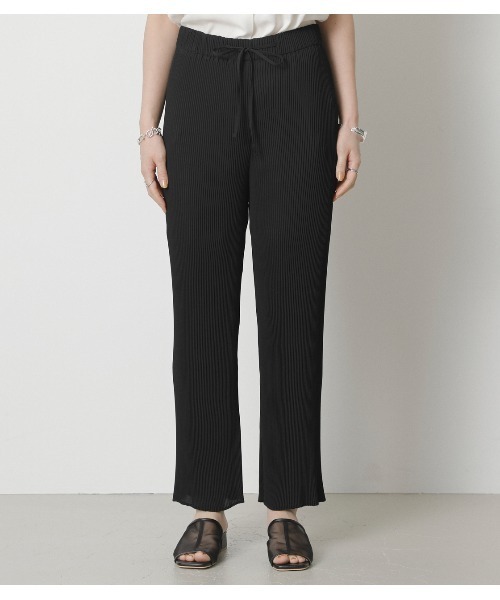 crie conforto（クリーコンフォルト）の「スリムプリーツパンツ（スラックス・レディース・ライトグレー/ブラック・SMALL/MEDIUM/LARGE）」の3枚目の写真